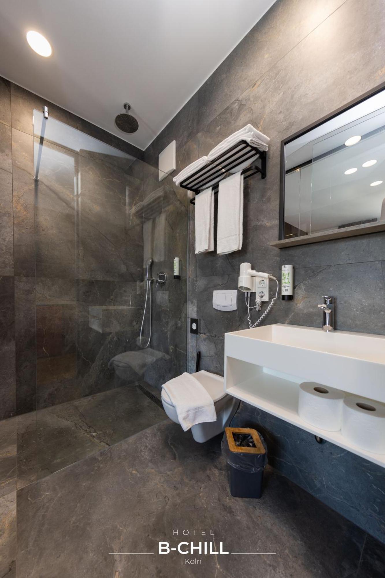 B-Chill Cologne Hotell Exteriör bild