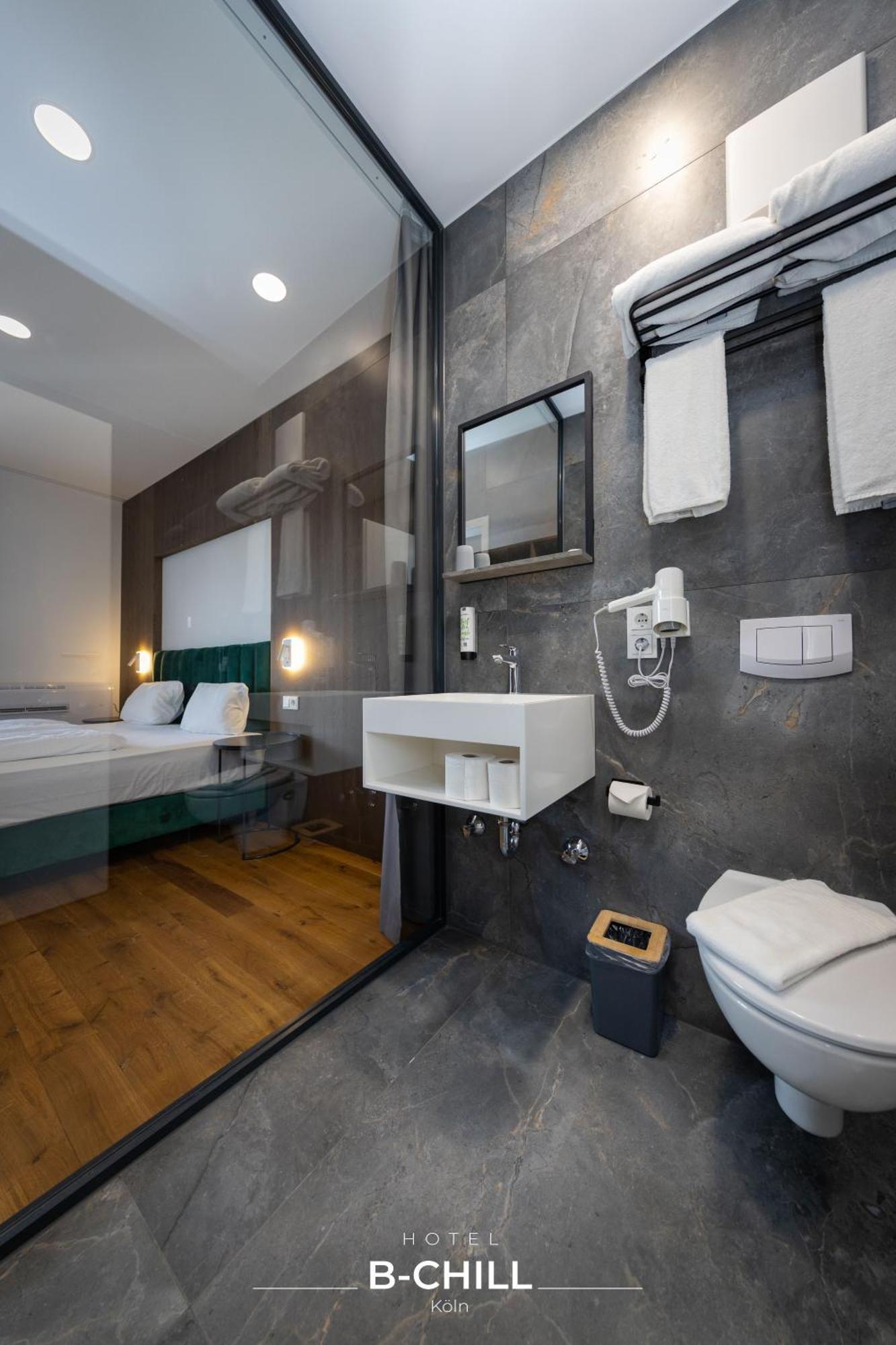 B-Chill Cologne Hotell Exteriör bild